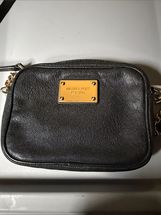 Michael Kors Handbags - Michael Kors Jet Set pebbled leather Crossbody bag